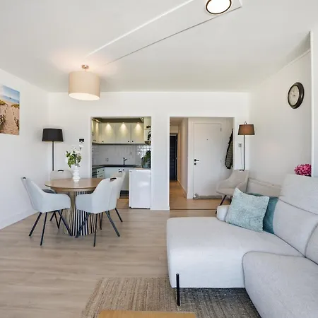 Cozy Sea-view Apartment